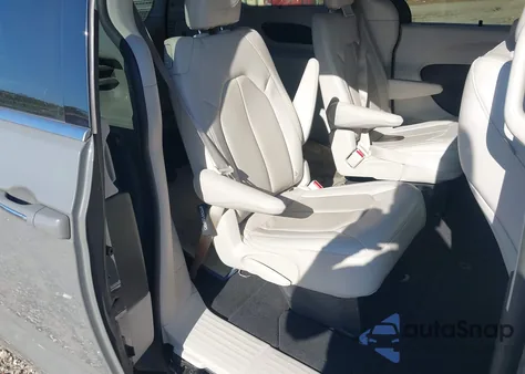 2021 Chrysler Pacifica Touring L z USA, uszkodzony, nr VIN 2C4RC1BG5MR584874